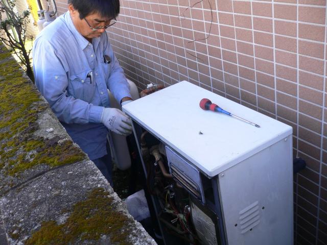 栃木小山　既存給湯器交換中